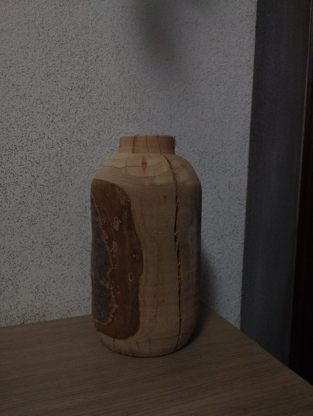 Vaso tornito in cigliegio