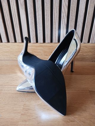 Tacones plateados de bershka