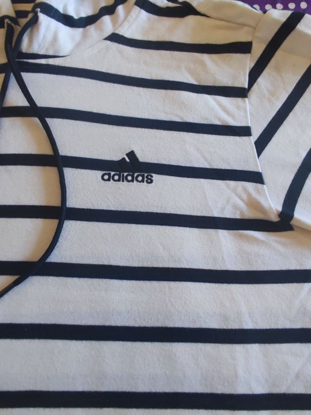Camiseta con capucha Adidas