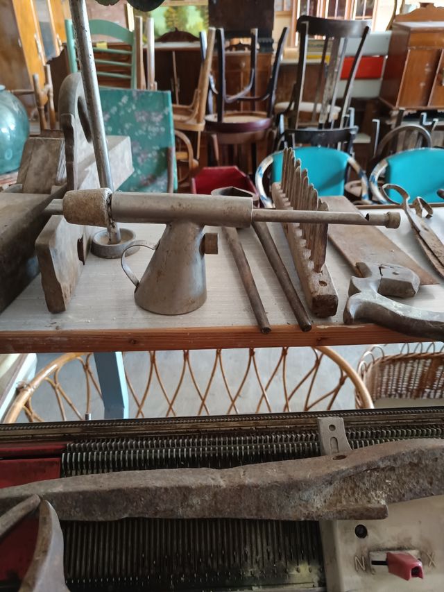 Antiguo utensilio de procesado de leche