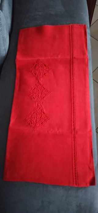 Asciugamani in lino ricamati a mano 