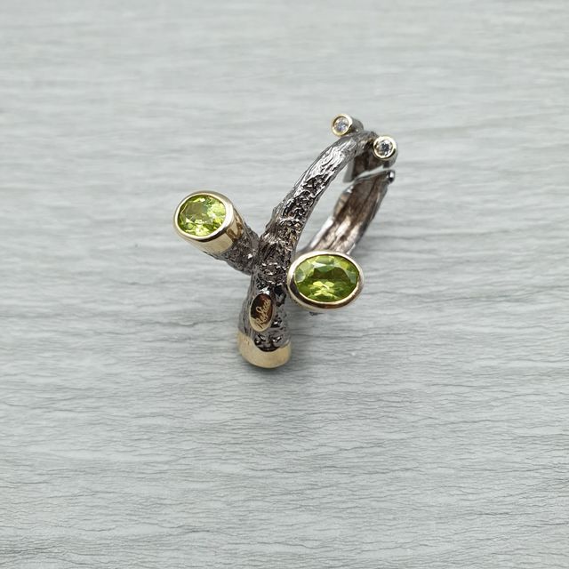 Anillo ajustable plata 925 peridotos y circonitas