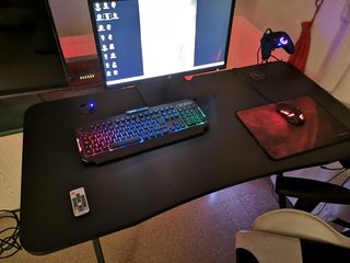 Genesis Holm 300 RGB Mesa Gaming Negra