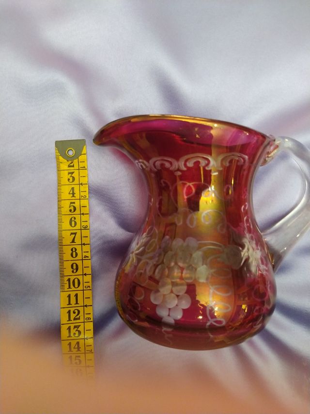 Jarra de crista tallado en rojo