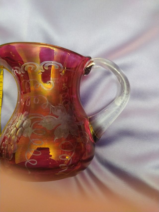 Jarra de crista tallado en rojo