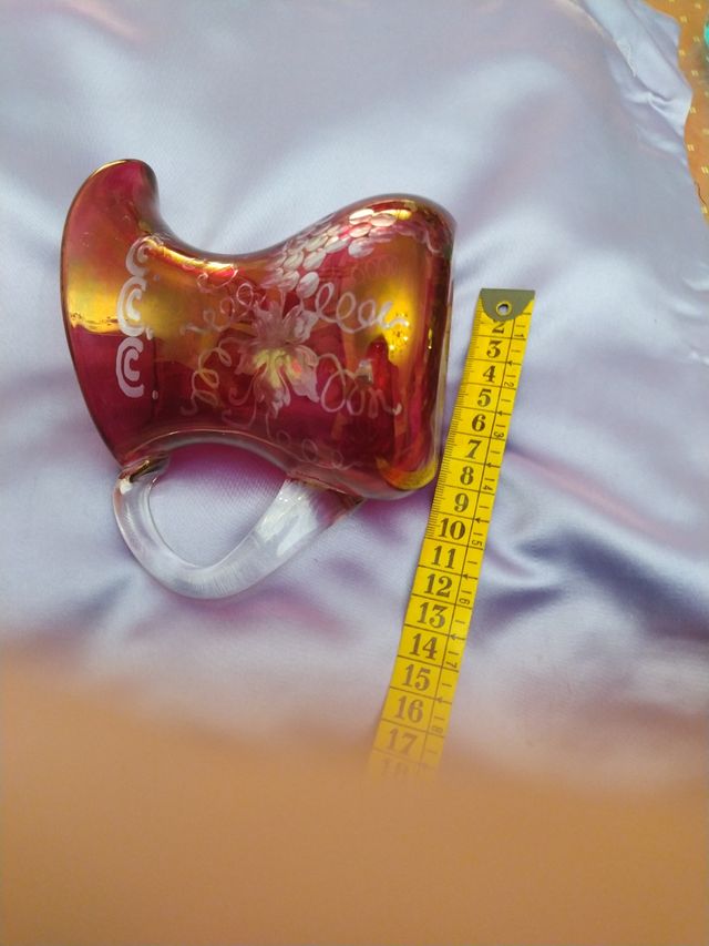 Jarra de crista tallado en rojo