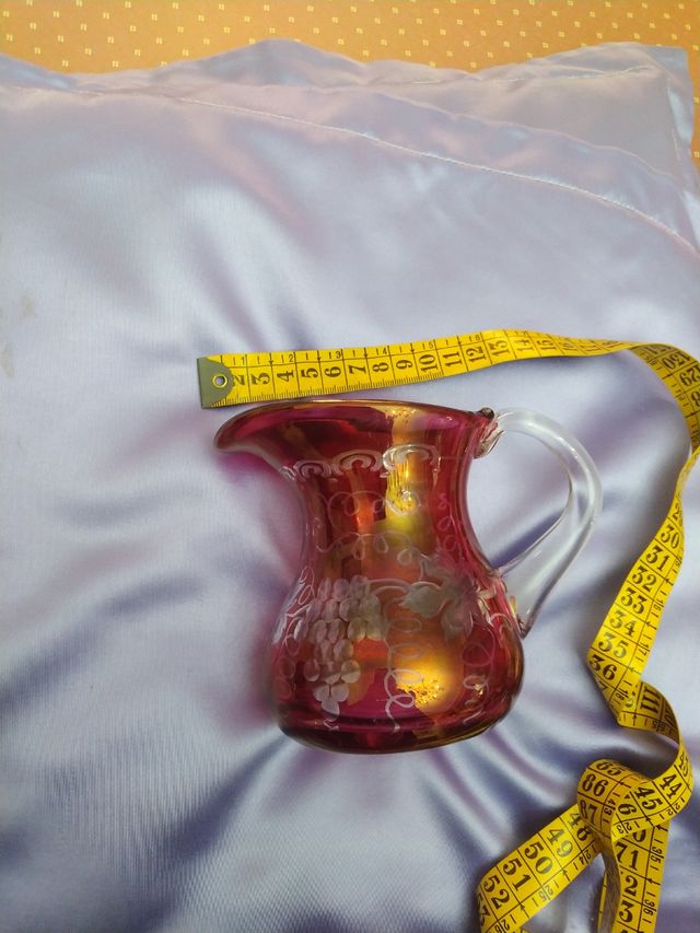 Jarra de crista tallado en rojo