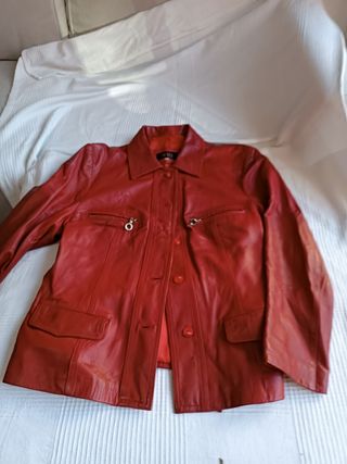 Cazadora de piel roja. Biker roja