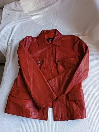 Cazadora de piel roja. Biker roja