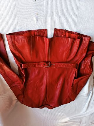 Cazadora de piel roja. Biker roja