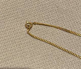 Collana girocollo dorata con ciondolo a V Collana