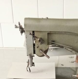 Maquina de picar ó perforar marca Puig