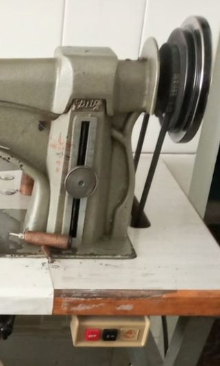 Maquina de picar ó perforar marca Puig