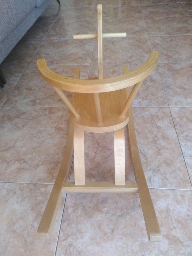 Balancín caballo de madera