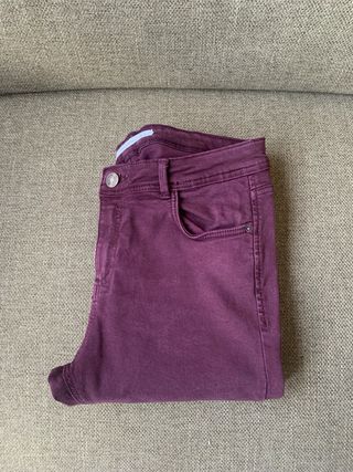 Pantalón morado de Zara