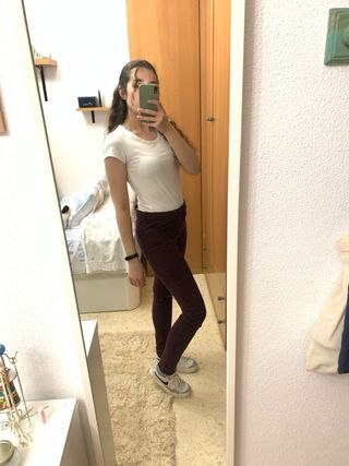 Pantalón morado de Zara