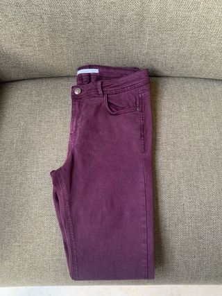 Pantalón morado de Zara