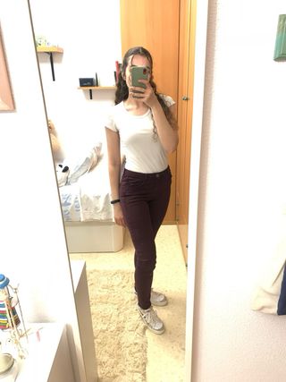 Pantalón morado de Zara
