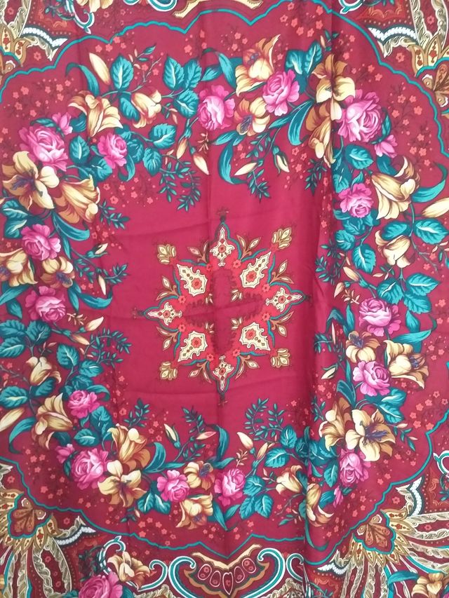 Precioso manton granate nuevo