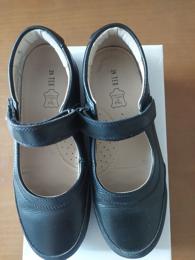 Zapatos de colegio.