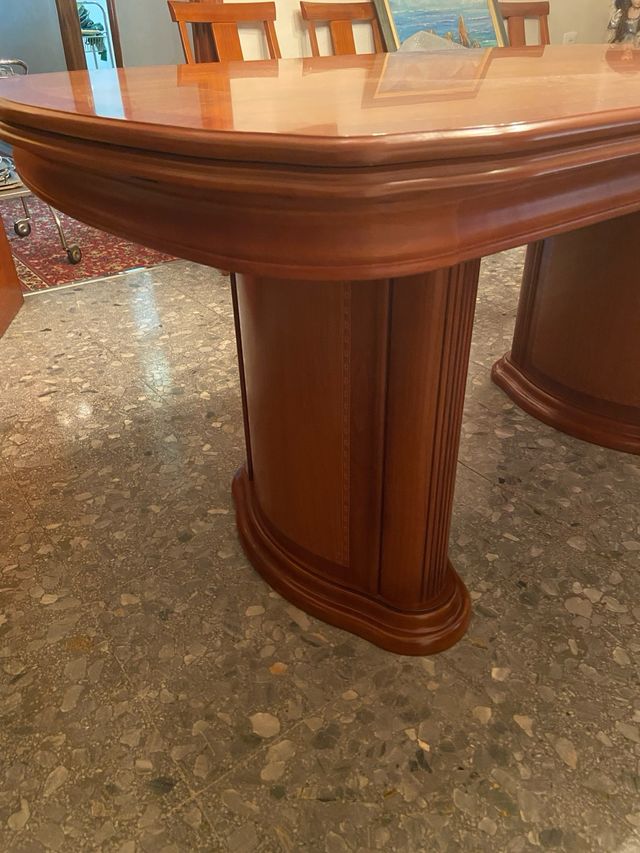 Mesa de madera para comedor.