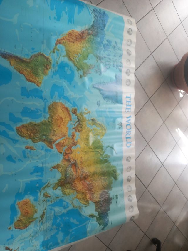 Cartina fisico politica della Terra