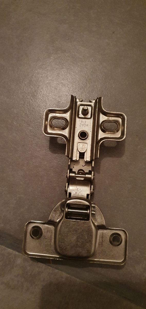 Cerniere con armadio per armadi