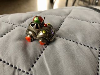 Piccola macchinina in argento