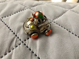 Piccola macchinina in argento