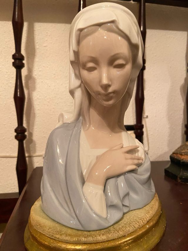 Figura Virgen Lladró.