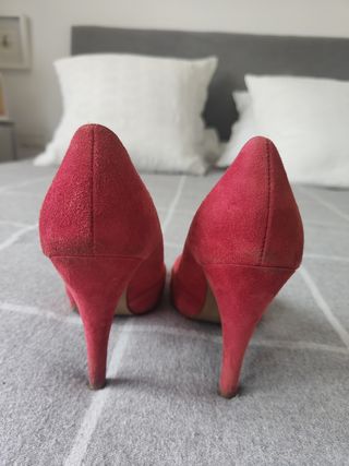 Zapato de fiesta ante rojo talla 37