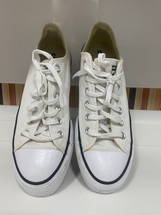 Converse blancas con plataforma