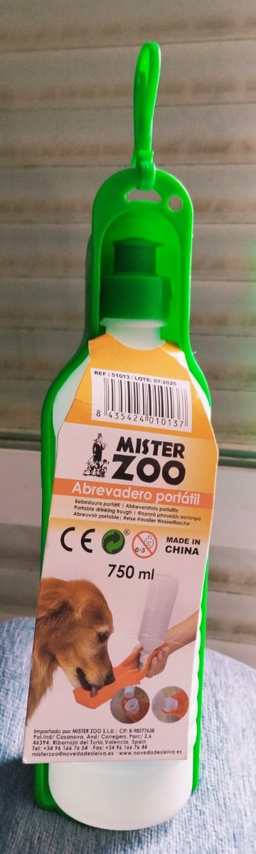 Bebedero portátil para mascotas.