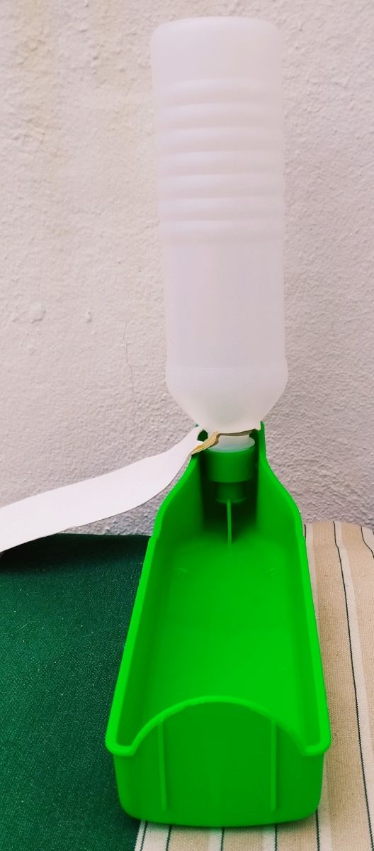 Bebedero portátil para mascotas.