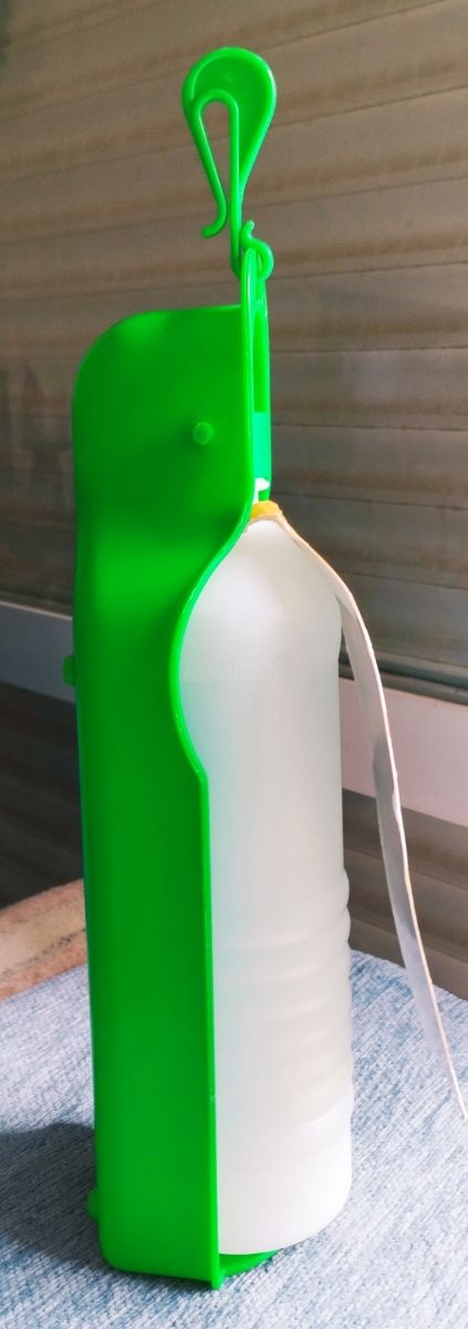 Bebedero portátil para mascotas.