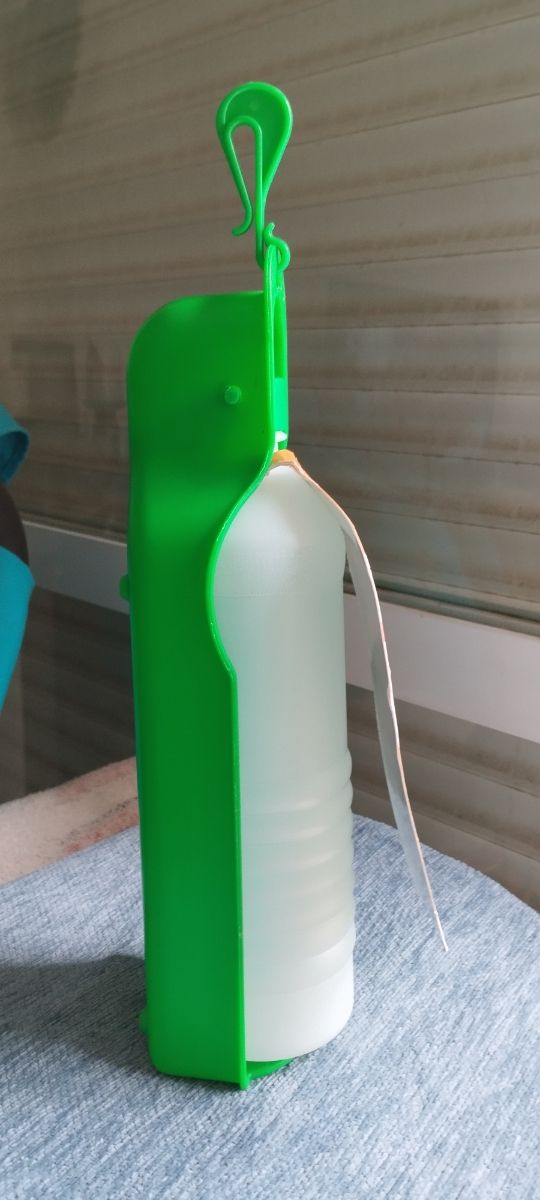 Bebedero portátil para mascotas.