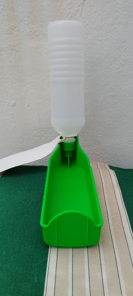 Bebedero portátil para mascotas.