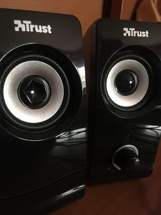 Altavoces marca trust