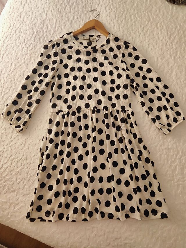 Vestido lunares Stradivarius,talla M. Con etiqueta
