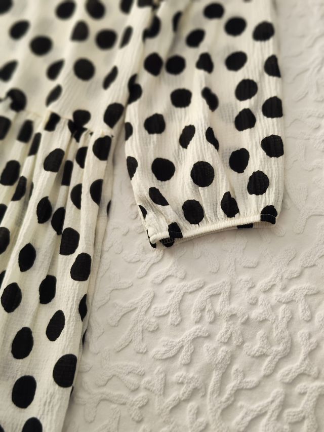 Vestido lunares Stradivarius,talla M. Con etiqueta