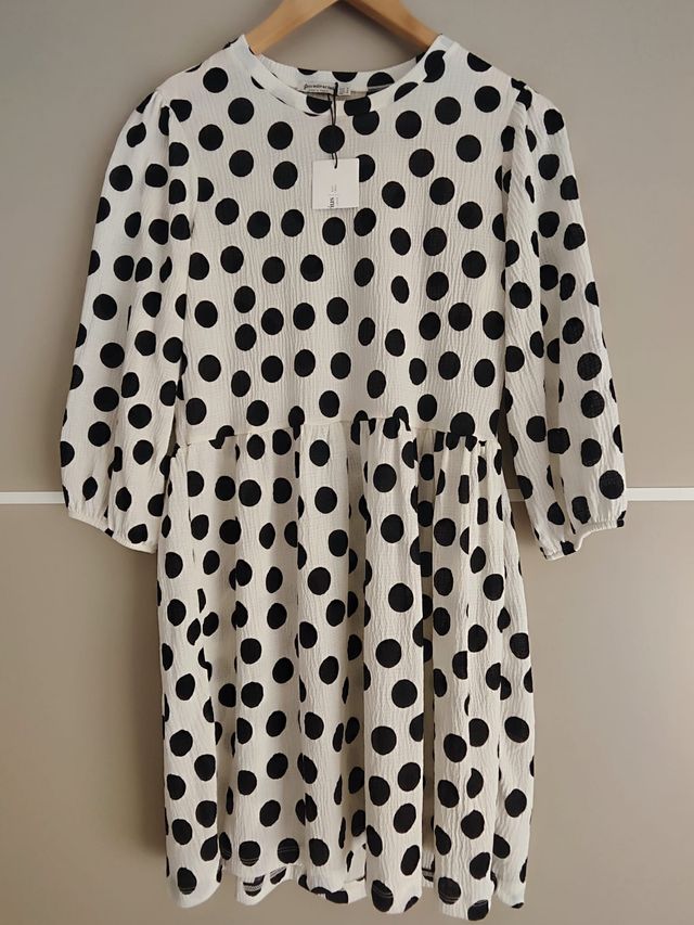 Vestido lunares Stradivarius,talla M. Con etiqueta