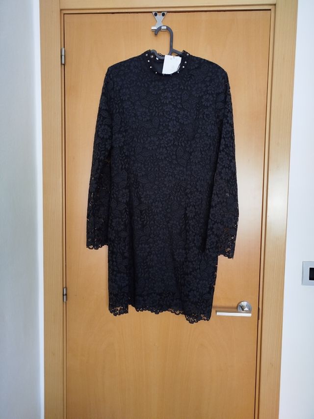 Vestido encaje tachas