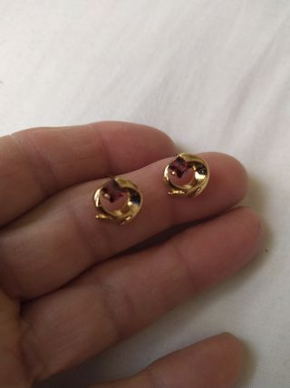 Pendientes baño de oro con cristal rojo
