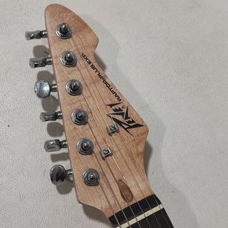 Chitarra elettrica vintage nuova .