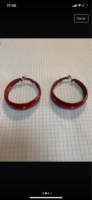 Pendientes metálicos rojos