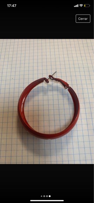 Pendientes metálicos rojos