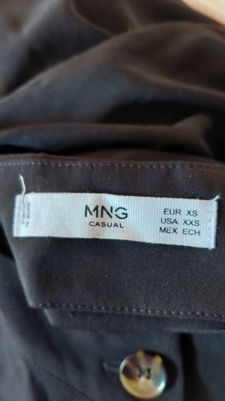 Mono negro de mango tobillero