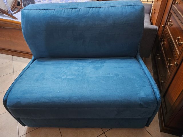Divano con letto singolo. Poltronesofà