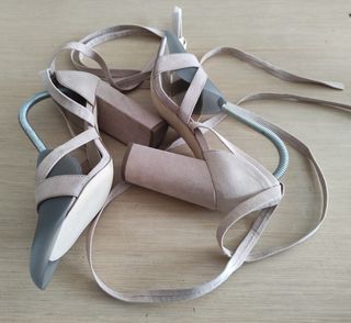 Zapatos beiges de mujer de tacón  