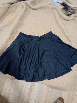 Falda plisada negra